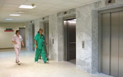 Lift de targă – echipament obligatoriu în spitale